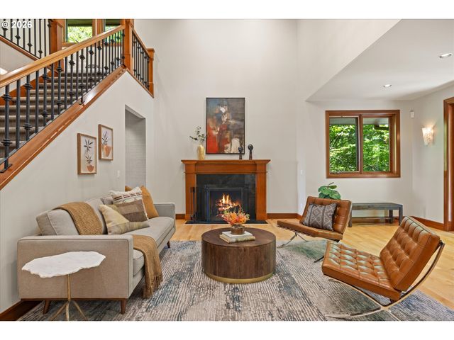 4633 Sw HILLSIDE Dr, Portland, OR 97221