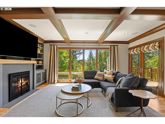 4633 Sw HILLSIDE Dr, Portland, OR 97221
