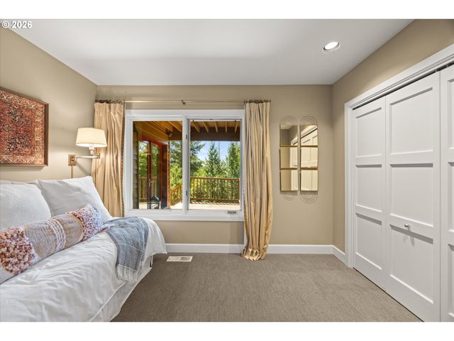 4633 Sw HILLSIDE Dr, Portland, OR 97221