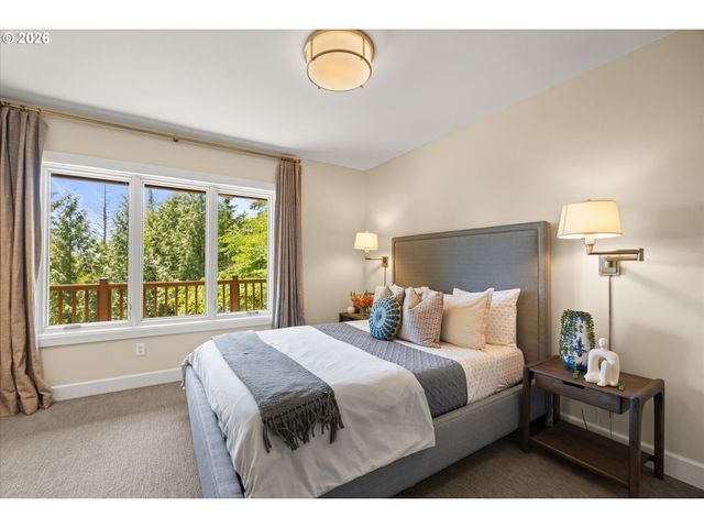 4633 Sw HILLSIDE Dr, Portland, OR 97221