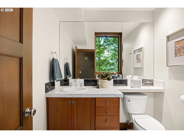 4633 Sw HILLSIDE Dr, Portland, OR 97221