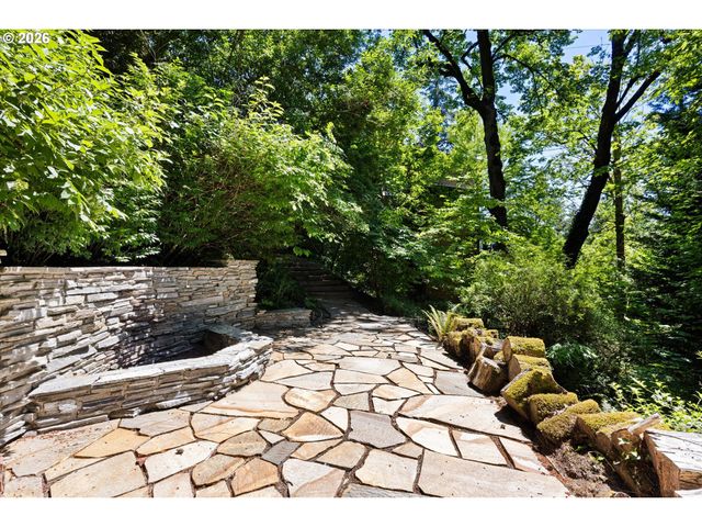 4633 Sw HILLSIDE Dr, Portland, OR 97221