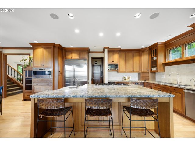 4633 Sw HILLSIDE Dr, Portland, OR 97221
