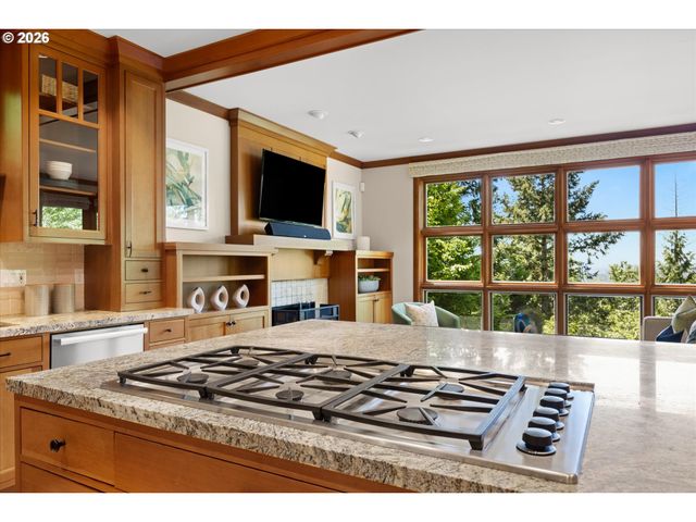 4633 Sw HILLSIDE Dr, Portland, OR 97221