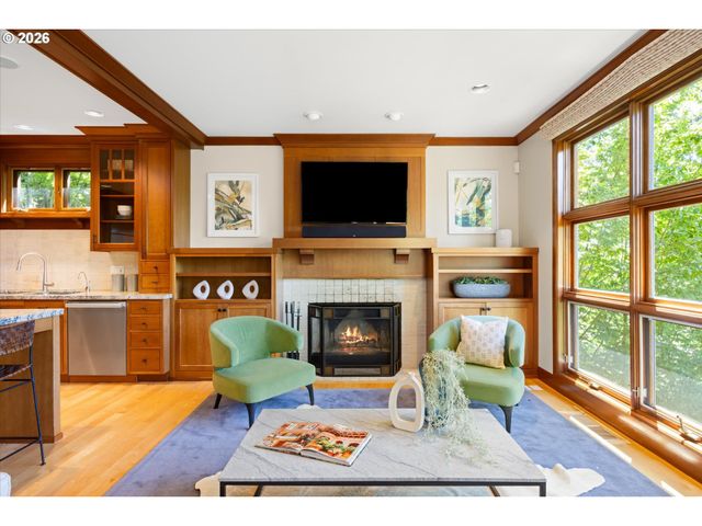 4633 Sw HILLSIDE Dr, Portland, OR 97221