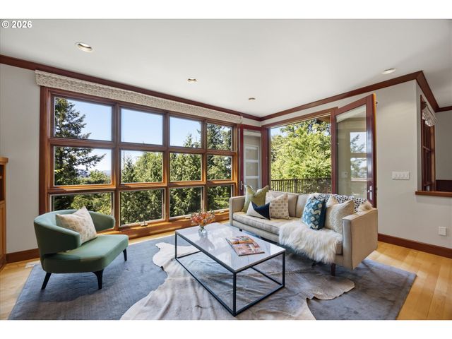 4633 Sw HILLSIDE Dr, Portland, OR 97221