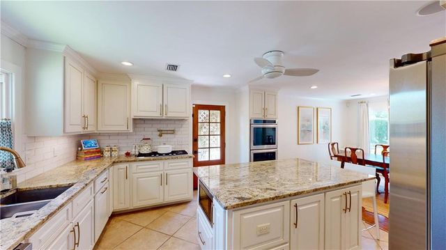 137 Batre Lane, Mobile, AL 36608