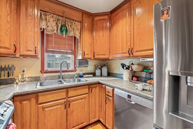 705 HARTER DR, Rapid City, SD 57702