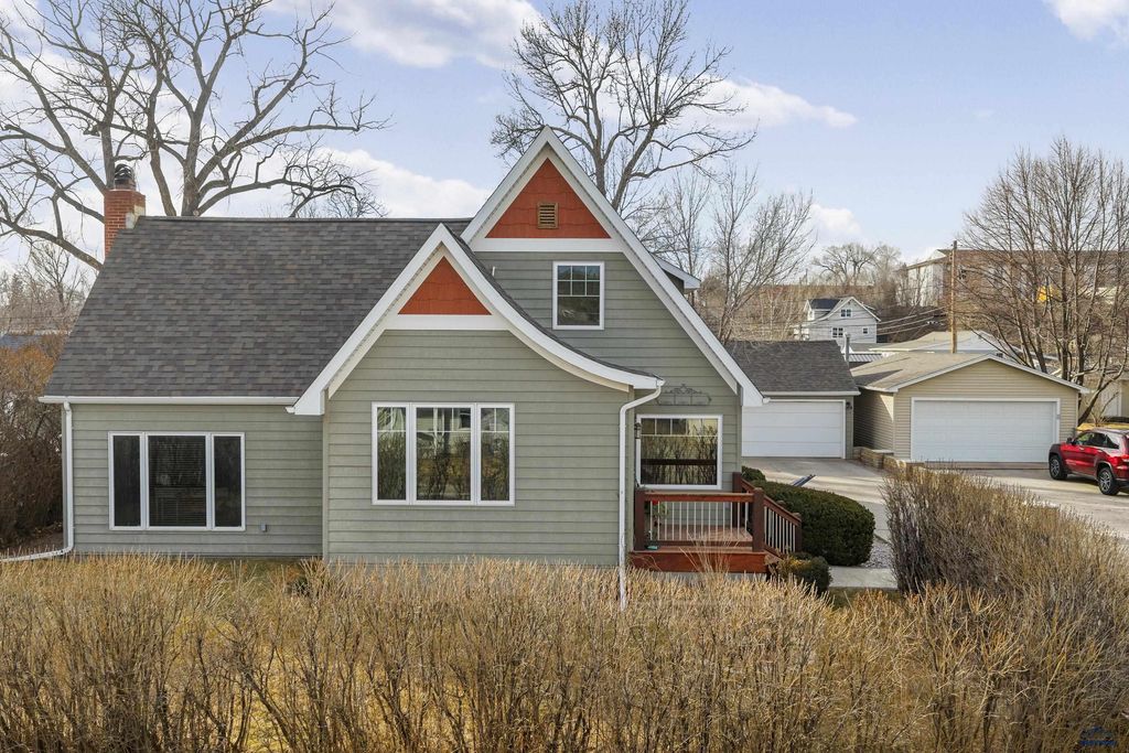 705 HARTER DR, Rapid City, SD 57702