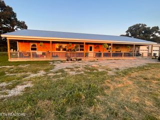 144 Standing Rock Rd, Deer Lodge, TN 37726