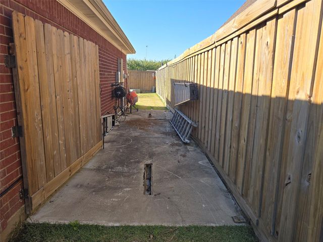 7013 Kelliwood Drive, Port Arthur, TX 77642