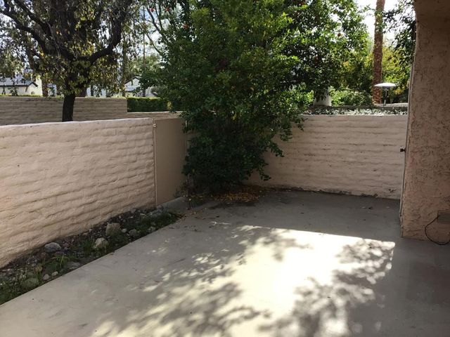 2420 Los Coyotes Drive, Palm Springs, CA 92264