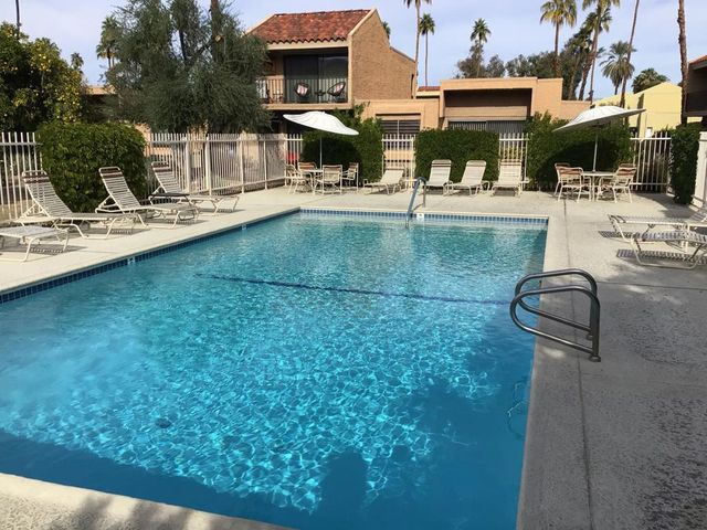 2420 Los Coyotes Drive, Palm Springs, CA 92264