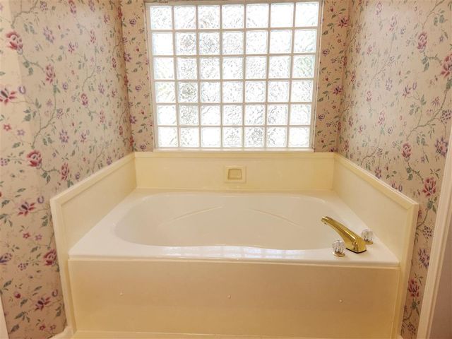 4215 W Jevon Lane, Lake Charles, LA 70605