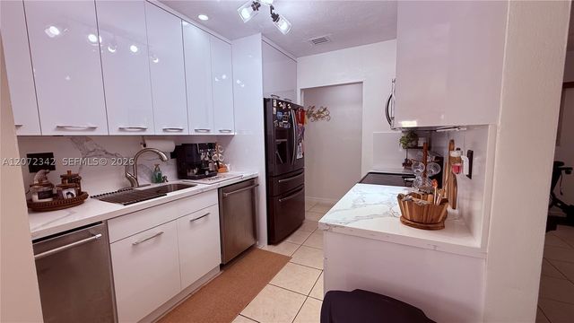 9601 SW 183rd St, Palmetto Bay, FL 33157