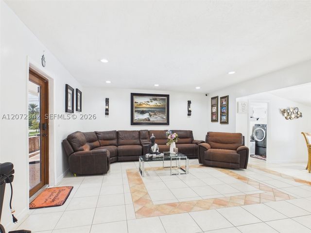 9601 SW 183rd St, Palmetto Bay, FL 33157