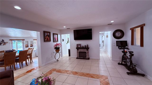 9601 SW 183rd St, Palmetto Bay, FL 33157
