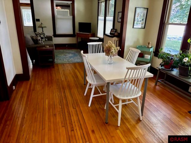 327 W Broadway Avenue, St. Peter, MN 56082