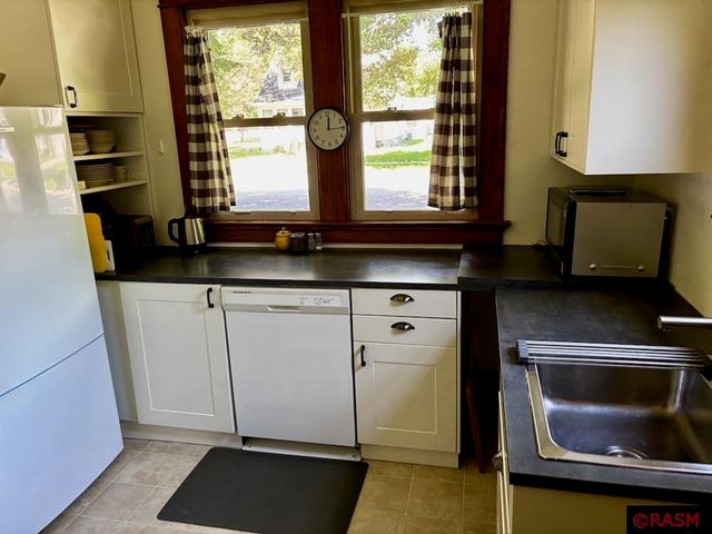 327 W Broadway Avenue, St. Peter, MN 56082
