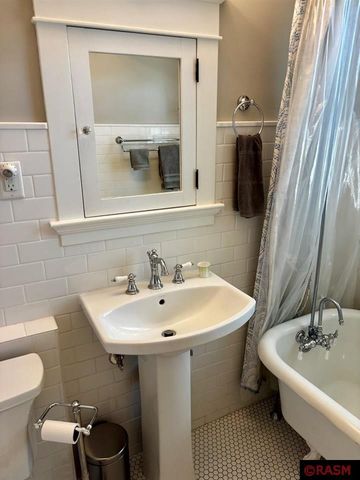 327 W Broadway Avenue, St. Peter, MN 56082