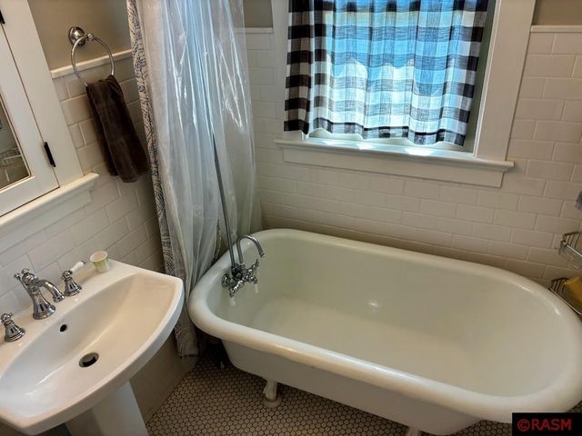 327 W Broadway Avenue, St. Peter, MN 56082