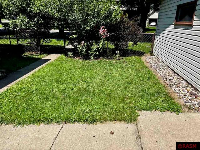 327 W Broadway Avenue, St. Peter, MN 56082