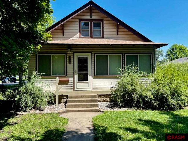 327 W Broadway Avenue, St. Peter, MN 56082