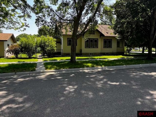 327 W Broadway Avenue, St. Peter, MN 56082