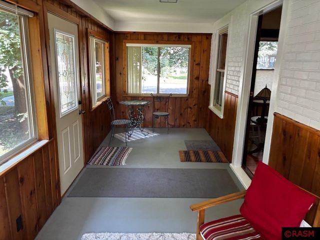 327 W Broadway Avenue, St. Peter, MN 56082
