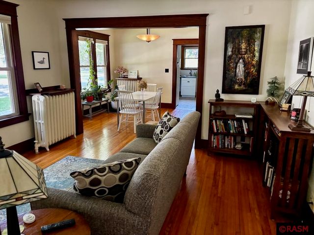 327 W Broadway Avenue, St. Peter, MN 56082