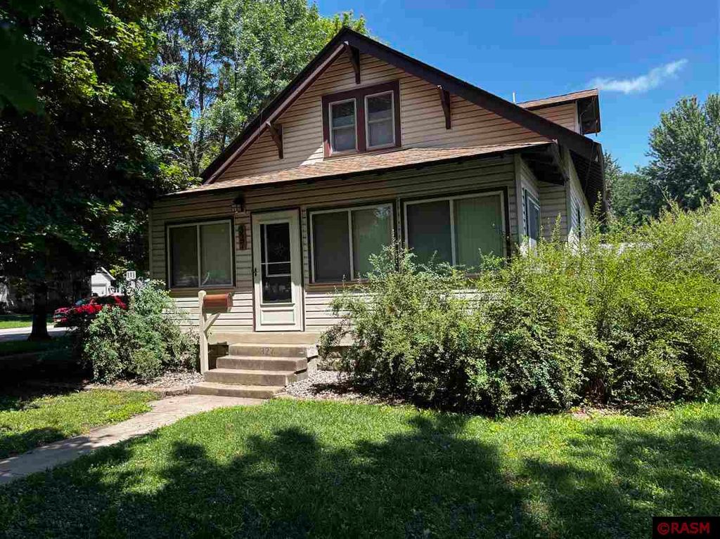 327 W Broadway Avenue, St. Peter, MN 56082