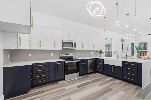 1204 CENTER ST, San Antonio, TX 78202