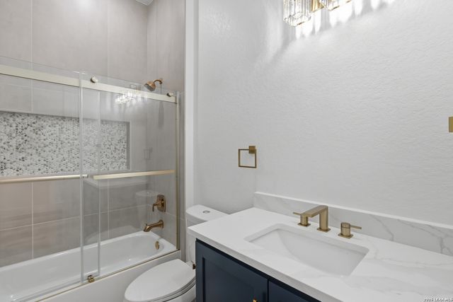1204 CENTER ST, San Antonio, TX 78202
