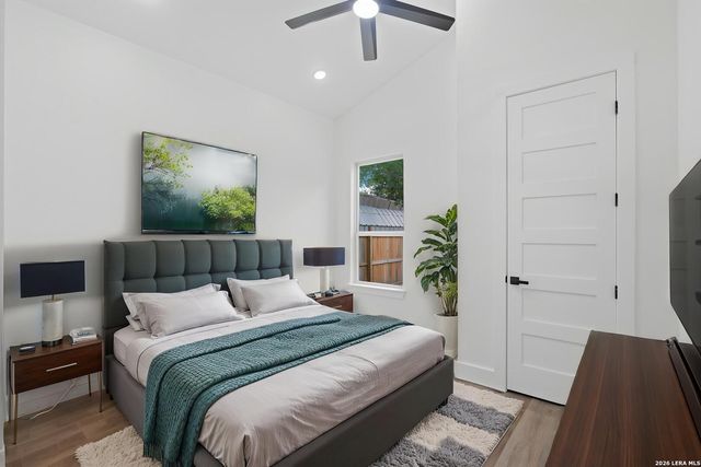 1204 CENTER ST, San Antonio, TX 78202