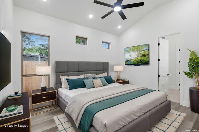 1204 CENTER ST, San Antonio, TX 78202