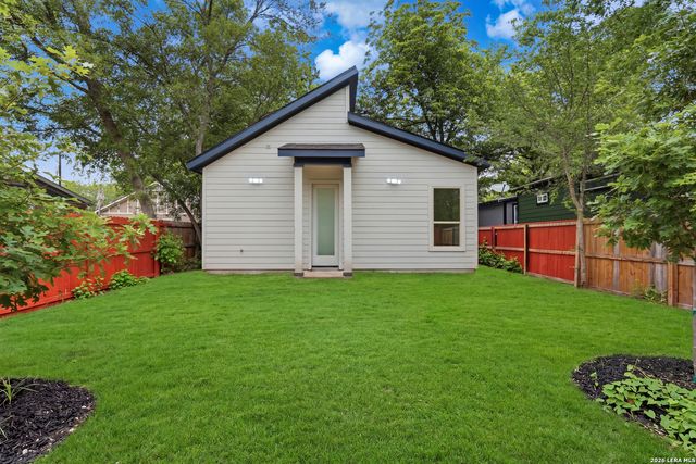 1204 CENTER ST, San Antonio, TX 78202