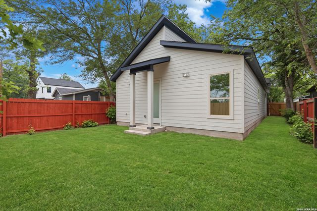 1204 CENTER ST, San Antonio, TX 78202