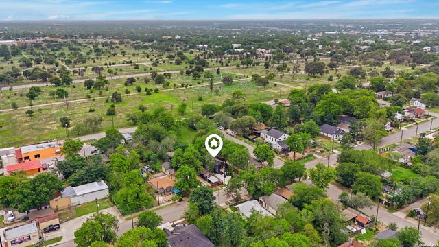 1204 CENTER ST, San Antonio, TX 78202