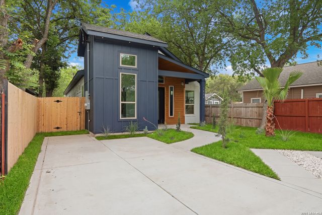 1204 CENTER ST, San Antonio, TX 78202