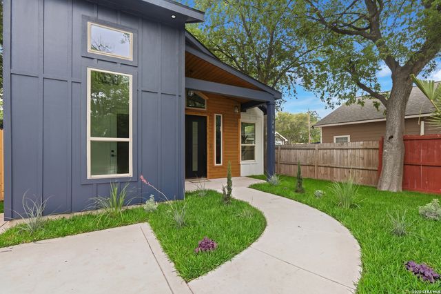 1204 CENTER ST, San Antonio, TX 78202