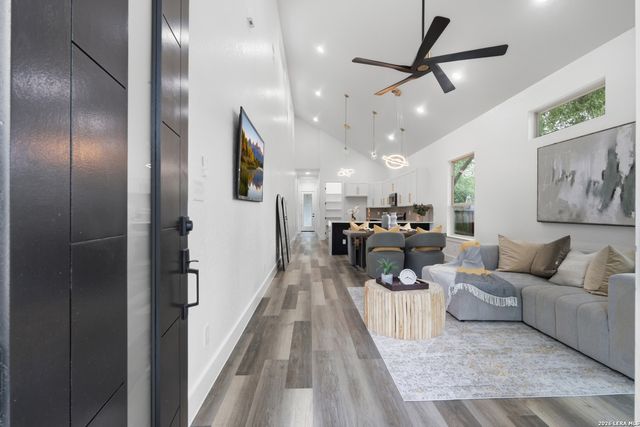 1204 CENTER ST, San Antonio, TX 78202