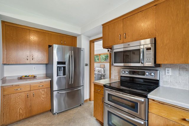 805 W Decorah ROAD, West Bend, WI 53095