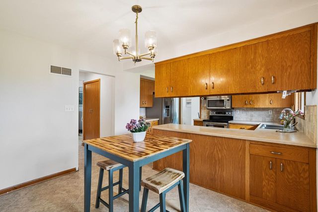 805 W Decorah ROAD, West Bend, WI 53095