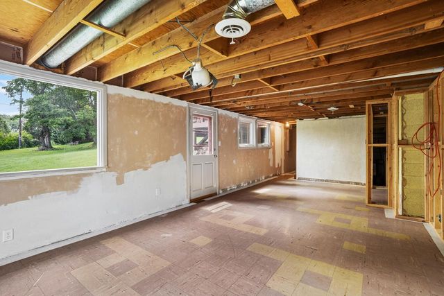805 W Decorah ROAD, West Bend, WI 53095