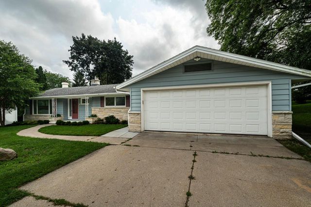 805 W Decorah ROAD, West Bend, WI 53095