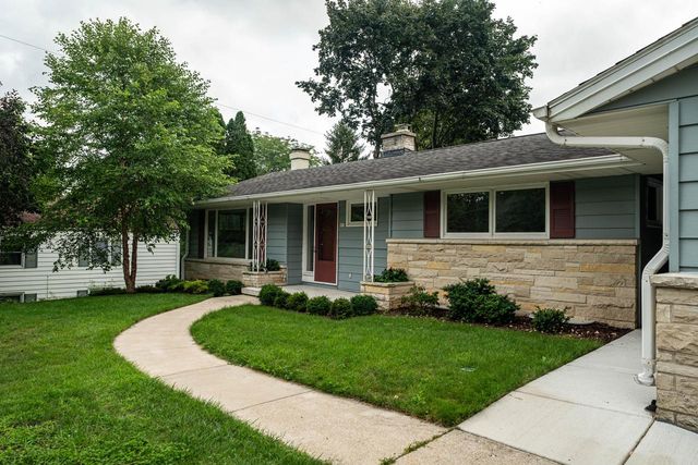 805 W Decorah ROAD, West Bend, WI 53095