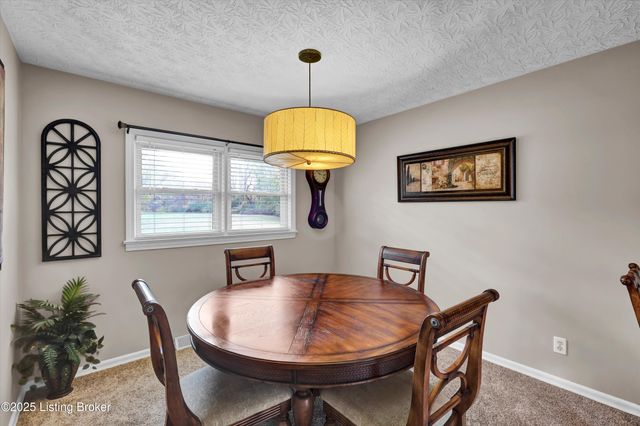 6706 Concord Hill Rd, Louisville, KY 40228