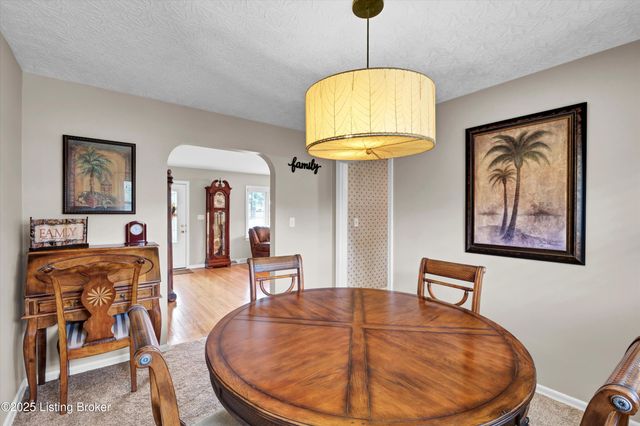 6706 Concord Hill Rd, Louisville, KY 40228