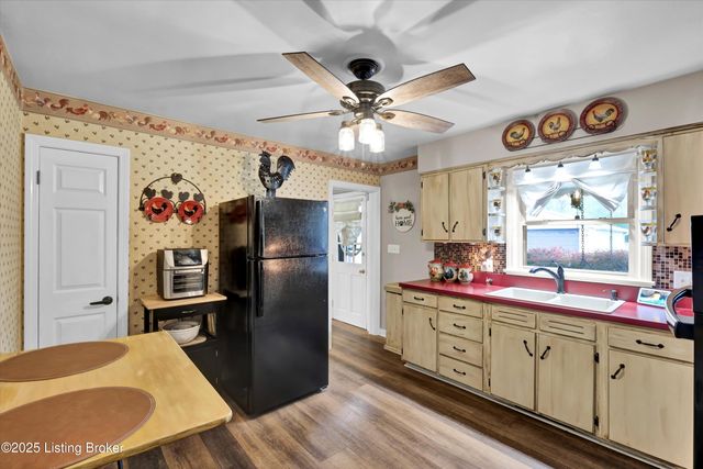 6706 Concord Hill Rd, Louisville, KY 40228