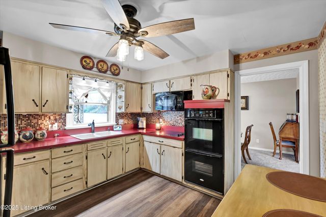 6706 Concord Hill Rd, Louisville, KY 40228